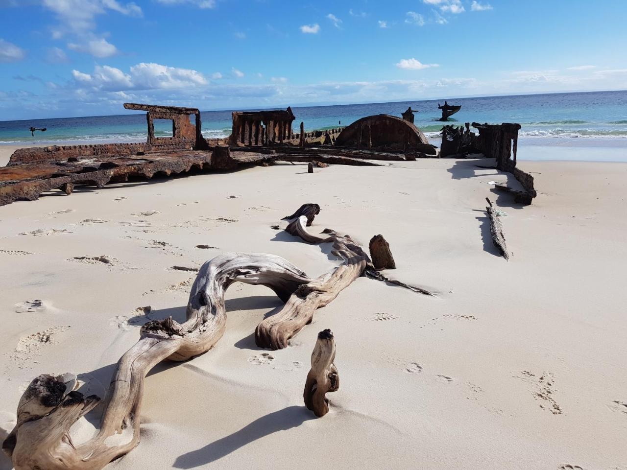 Moreton Island Villas And Apartments Тангалума Екстериор снимка